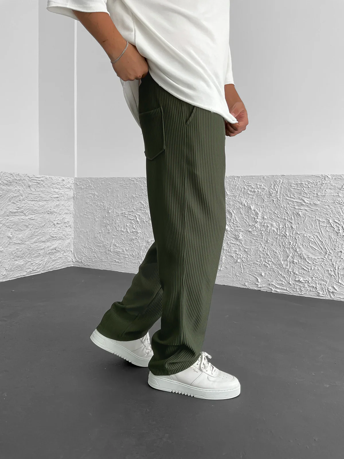 Anthony - Ribbed Relaxed Fit Trousers