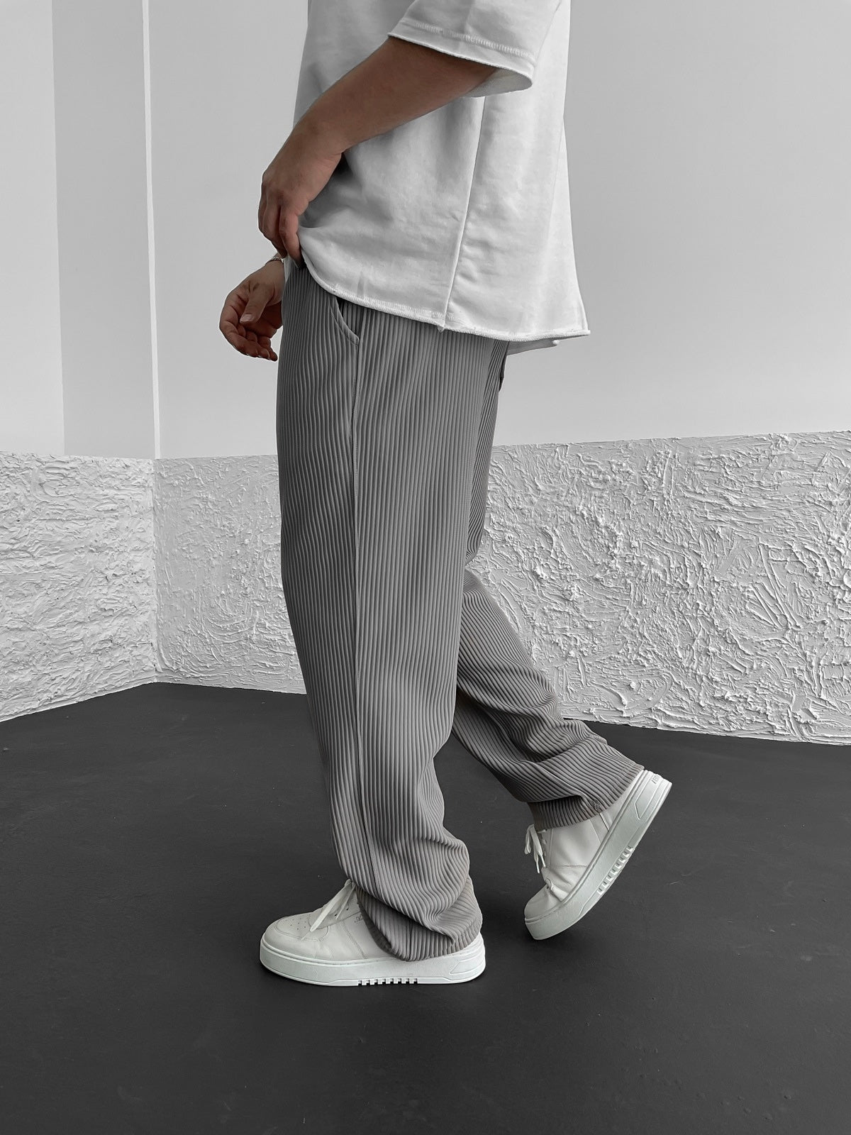 Anthony - Ribbed Relaxed Fit Trousers