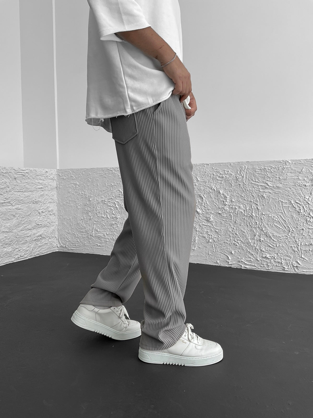 Anthony - Ribbed Relaxed Fit Trousers